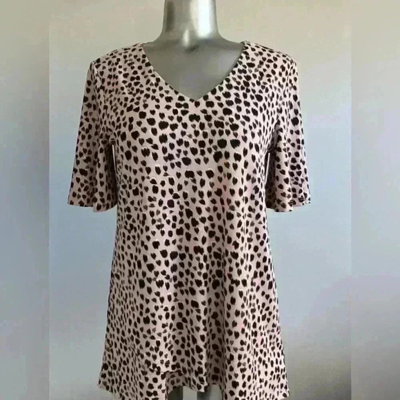 FREE 🆕Relaxed Fit V Neck Top - Picture 1 of 14